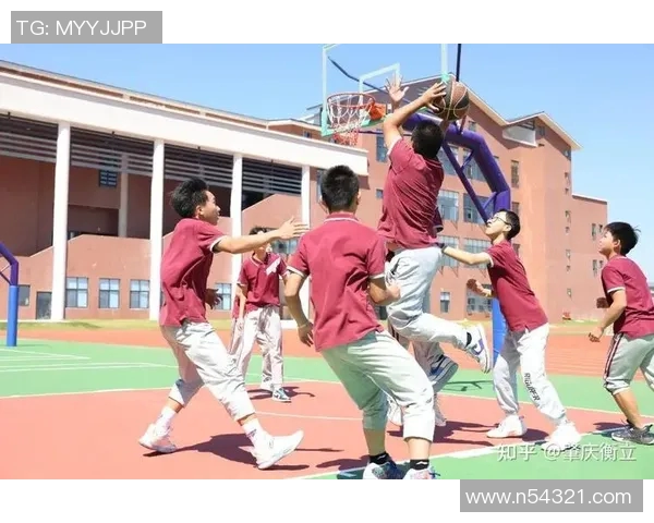 武汉城市马拉松赛中滑板队默契配合展现团队精神与竞技魅力