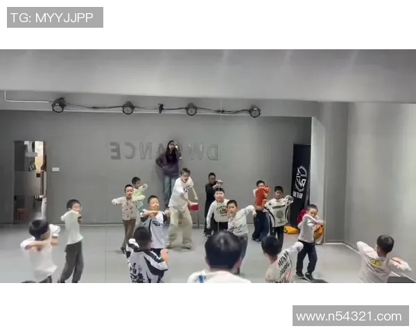 街舞战术解析：上海街舞队如何构建全方位压制体系与战斗策略